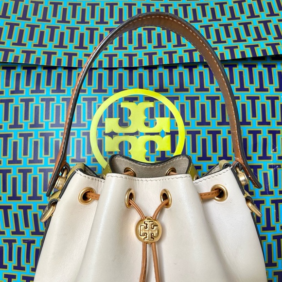 Tory Burch T Leather Bucket Bag - Limited Edition - Picture 2 of 10
